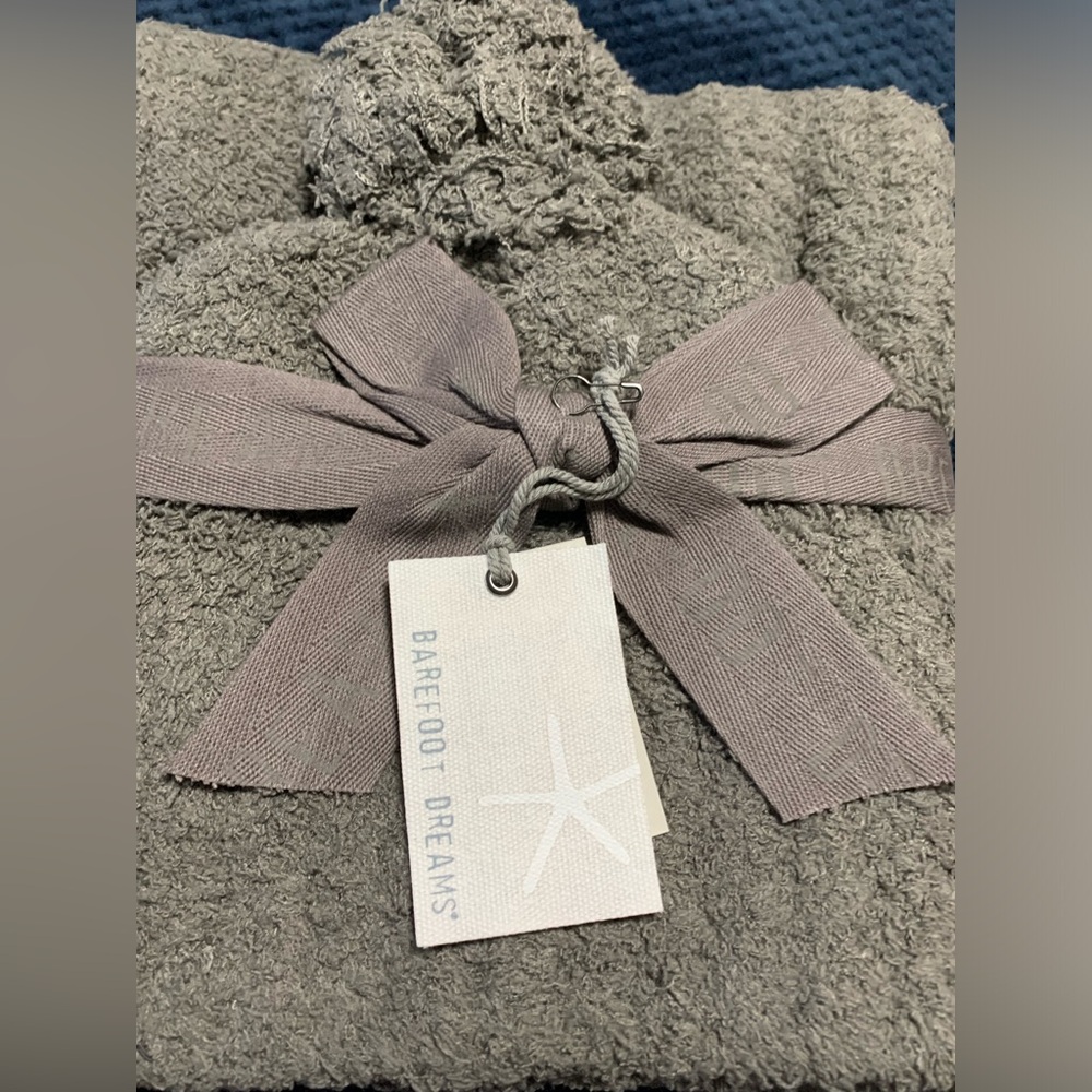 NWT Barefoot Dreams CozyChic Pom-Pom Beanie and Scarf Set in Charcoal Gray - Picture 3 of 5